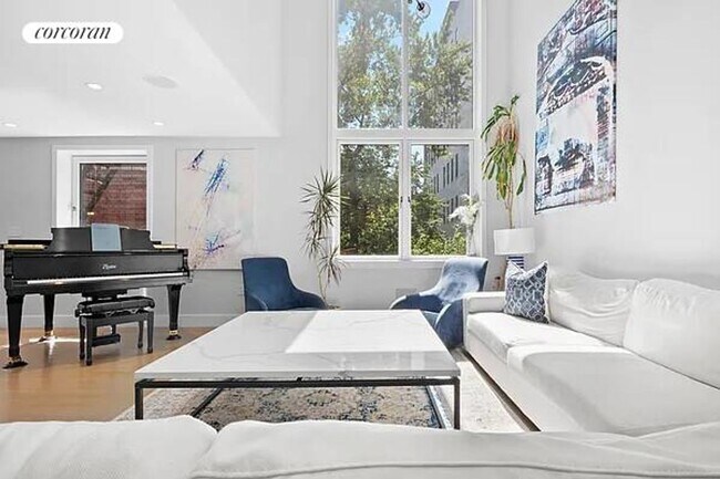352 W 11th St in New York, NY - Building Photo - Building Photo