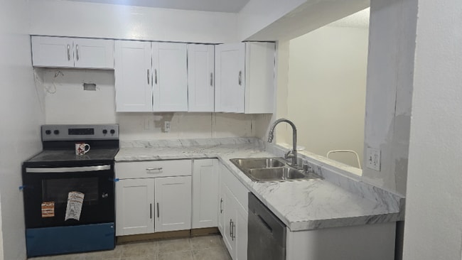 7503 NW 44th Ct in Coral Springs, FL - Building Photo - Building Photo