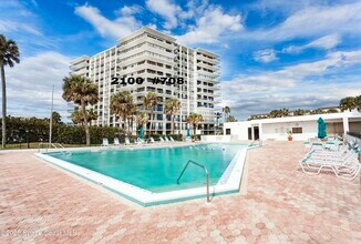 2100 N Atlantic Ave in Cocoa Beach, FL - Building Photo - Building Photo