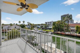 16565 NE 26th Ave in North Miami Beach, FL - Building Photo - Building Photo