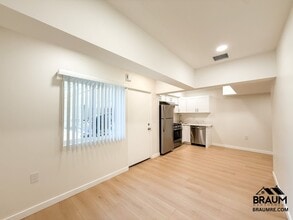 15634 Leadwell St in Los Angeles, CA - Building Photo - Building Photo