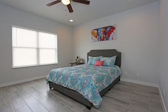 Peninsula Commons in Brownsville, TX - Building Photo - Interior Photo