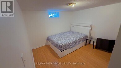 78 Crittenden Square in Toronto, ON - Building Photo - Building Photo