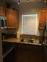 304 SW 16th Ct, Unit Apt 1 in Fort Lauderdale, FL - Building Photo - Building Photo