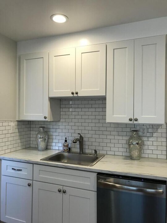 9937 Nearbrook Ln in Parkville, MD - Building Photo