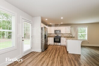 6955 Overton Cir in Cumming, GA - Foto de edificio - Building Photo