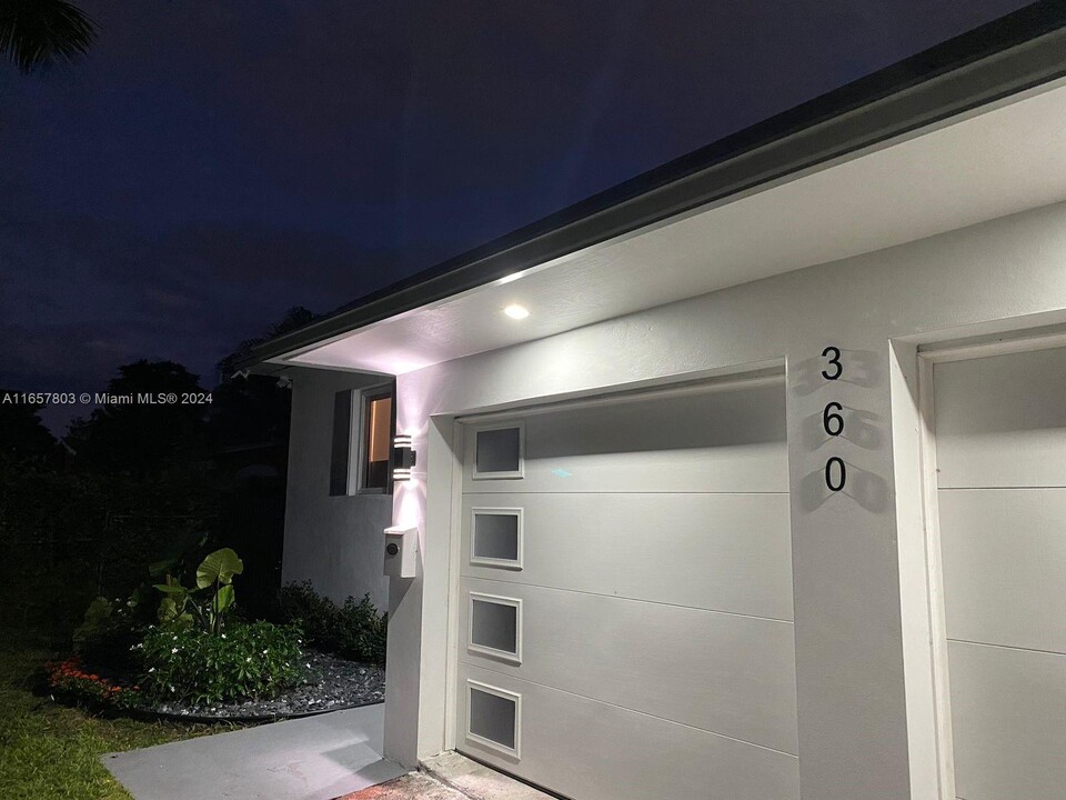 360 NE 116th St in Miami, FL - Building Photo