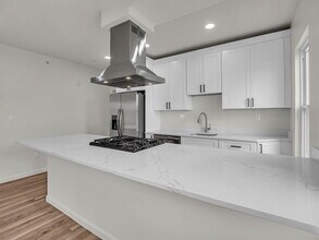 12 Alpine St, Unit 1 in Worcester, MA - Building Photo - Building Photo