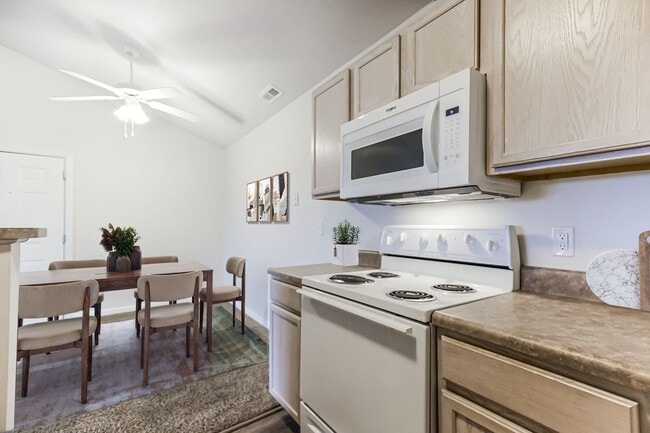 The Overlook in Topeka, KS - Foto de edificio - Building Photo