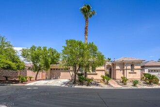 10848 Meadow Garden Ct in Las Vegas, NV - Building Photo - Building Photo