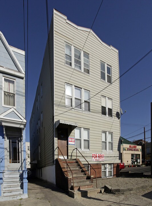 310 Danforth Ave in Jersey City, NJ - Building Photo