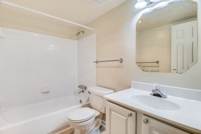 PeachTree of McLean Apartments in Falls Church, VA - Building Photo - Building Photo