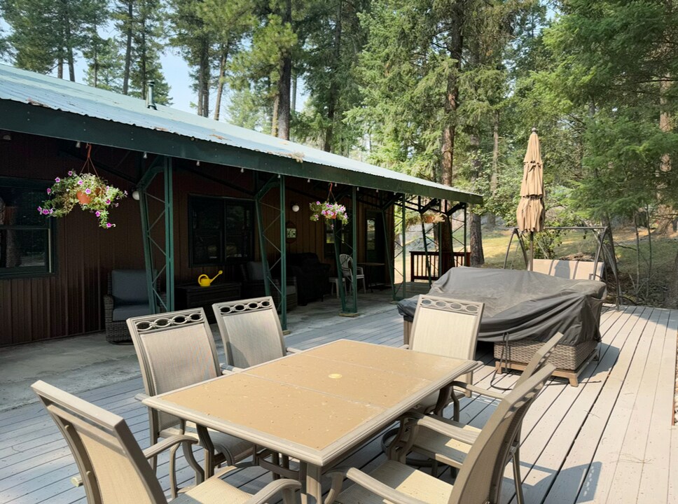 220 Shawnee Dr in Bigfork, MT - Building Photo
