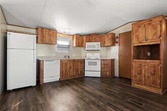 5040 St Kitts Calle in Dickinson, TX - Building Photo - Building Photo