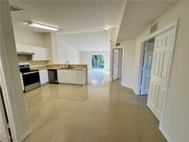 10743 Robinson St in Ft. Myers, FL - Building Photo