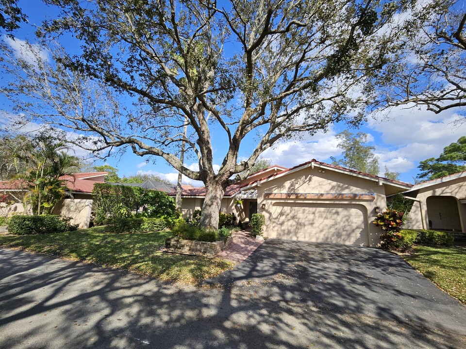 662 Hollows Cir in Deerfield Beach, FL - Building Photo