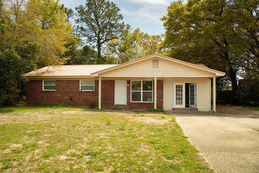 375 Lincoln Ave in Valparaiso, FL - Building Photo