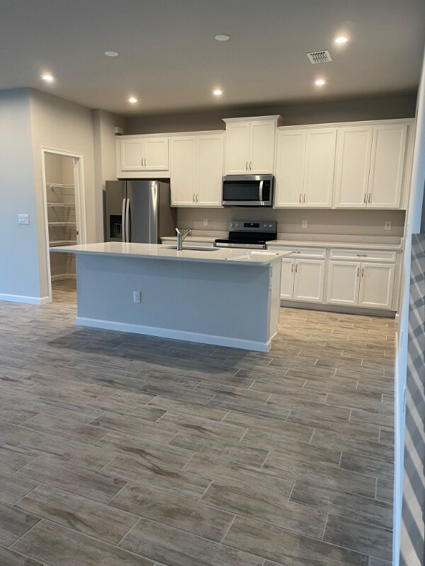 2395 Arbor Wind Dr in Lutz, FL - Building Photo - Building Photo