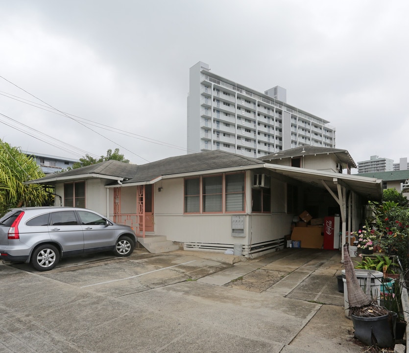 713 University Ave in Honolulu, HI - Building Photo