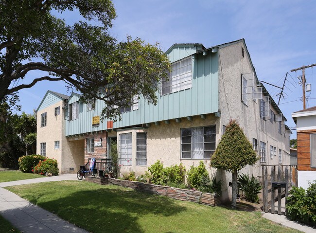 11365 Washington Pl in Los Angeles, CA - Building Photo - Building Photo