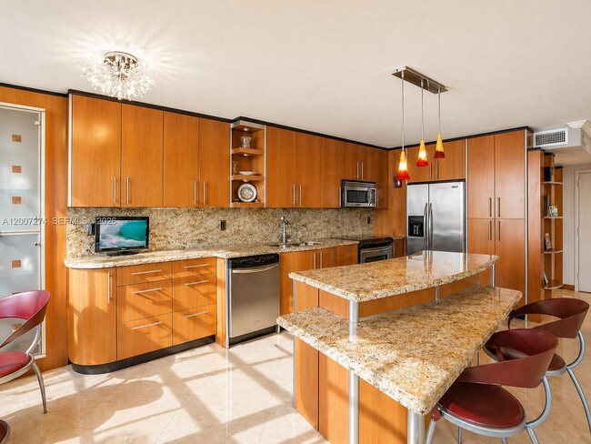 251 174th St in Sunny Isles Beach, FL - Building Photo - Building Photo
