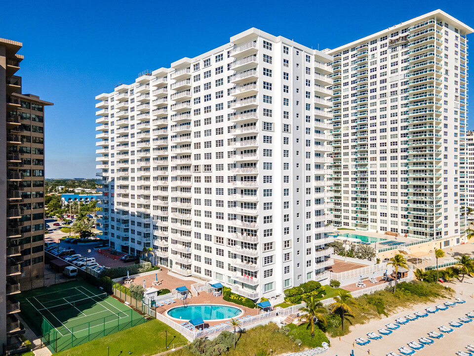 Regency Condominiums in Fort Lauderdale, FL - Building Photo