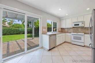 3576 Ridge Rd in Oceanside, CA - Foto de edificio - Building Photo