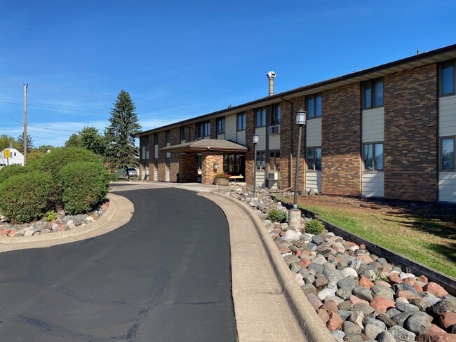 Lawnview Apartments in Superior, WI - Foto de edificio - Building Photo