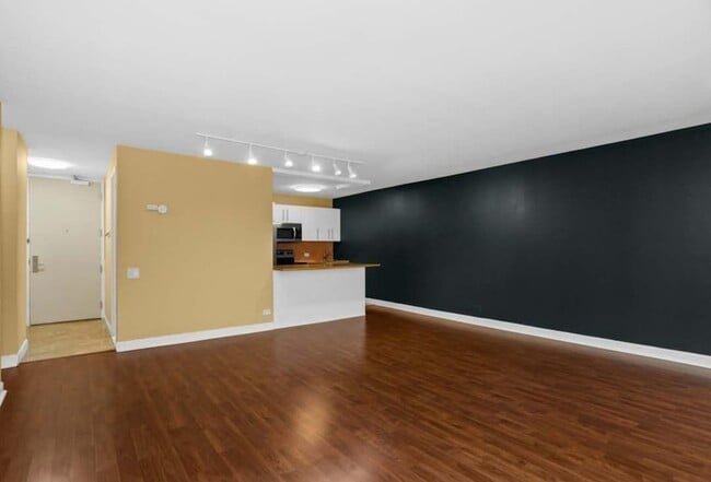 4343 N Clarendon Ave, Unit 613 in Chicago, IL - Building Photo - Building Photo