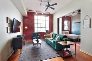 1039 Constance St in New Orleans, LA - Building Photo