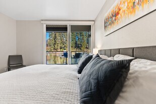 688 McVey Ave in Lake Oswego, OR - Building Photo