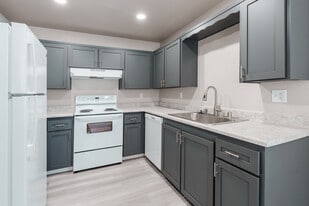 Summerfield Apartments in Visalia, CA - Building Photo