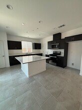 1176 Dana Rd W in Madera, CA - Building Photo - Building Photo