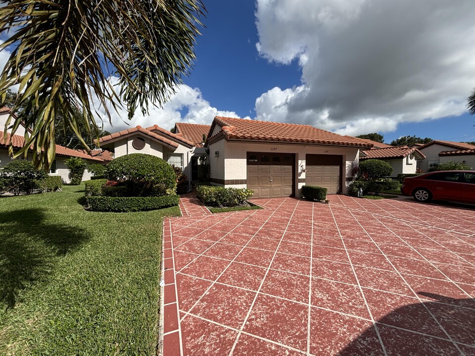 6147 Waldwick Cir in Delray Beach, FL - Foto de edificio