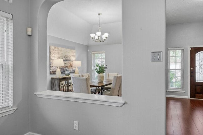 5714 Overton Park Dr