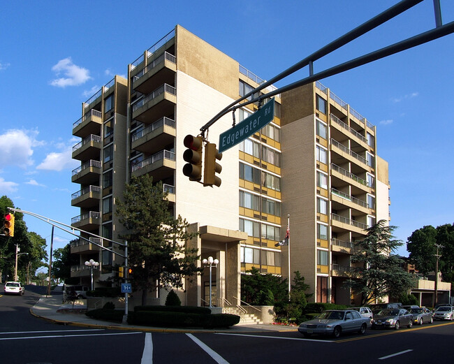 Savoy Plaza in Cliffside Park, NJ - Building Photo - Building Photo