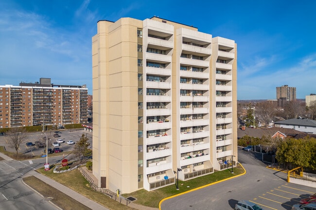 Wentworth Arms in Ottawa, ON - Building Photo - Building Photo