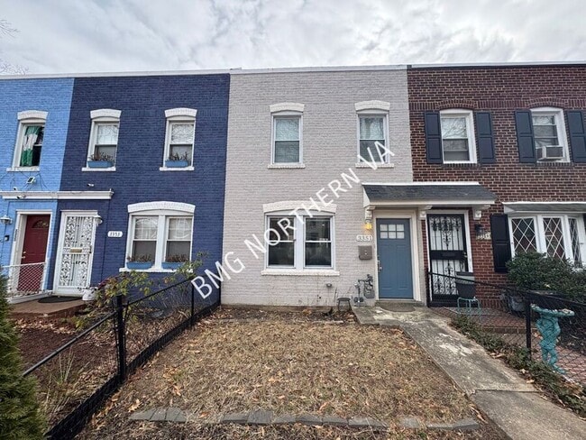 property at 3351 Clay Pl NE