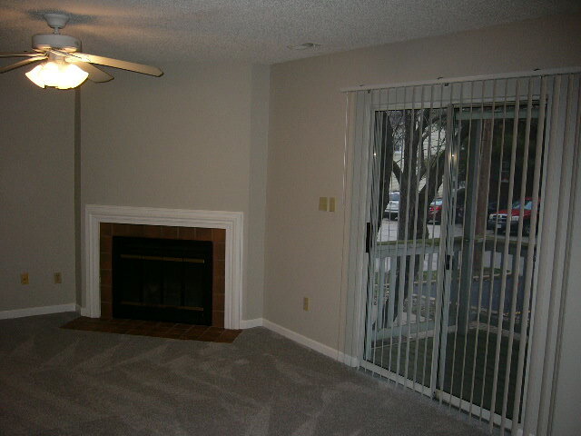 1692 E Swan Cir, Unit 0 in Brentwood, MO - Building Photo