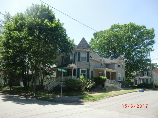 12 Bayview Ave in Danvers, MA - Foto de edificio - Primary Photo