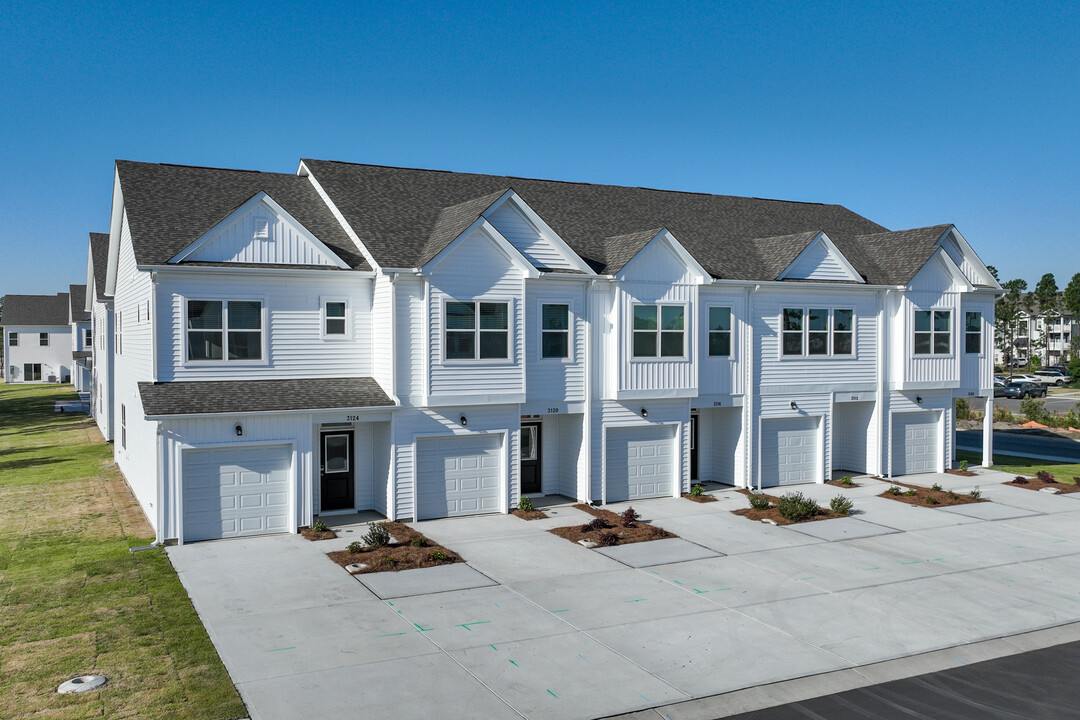 Westgate Townes in Leland, NC - Foto de edificio