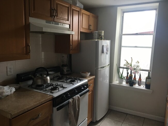 916 S 22nd St, Unit second floor