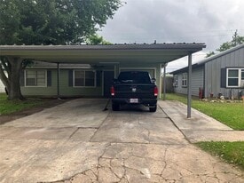 2310 Grape Ln in Pasadena, TX - Building Photo