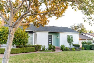 640 E Valencia Ave in Burbank, CA - Building Photo - Building Photo