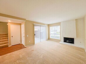 11339 Grand Manan Dr in Cypress, CA - Foto de edificio - Building Photo