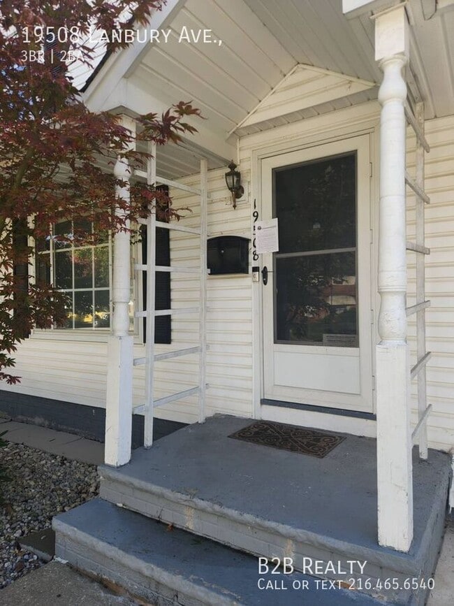 19508 Lanbury Ave in Warrensville Heights, OH - Foto de edificio - Building Photo