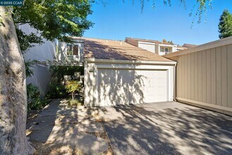 209 Valley Oak Plaza in Martinez, CA - Building Photo - Building Photo