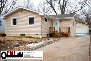 7051 Holdrege St in Lincoln, NE - Building Photo