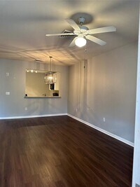 2815 Kings Crossing Dr photo'