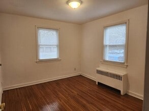 2 Springwood Cir in Hyde Park, NY - Building Photo - Building Photo